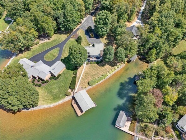 Exterior - 4 Bedrooms, 4½ Bathrooms, Sleeps 8! Come Visit 'Carter Cook Retreat'! (Huddleston)