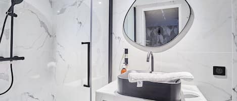 Departamento | Baño | Secadora de cabello, jabón, shampoo