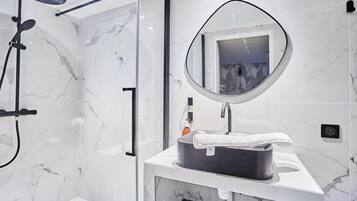 Apartment | Bathroom | Hair dryer, soap, shampoo