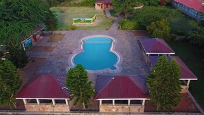 Outdoor pool - Loita Plains Hotel (Maasai Mara)