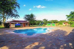 Outdoor pool - Loita Plains Hotel (Maasai Mara)
