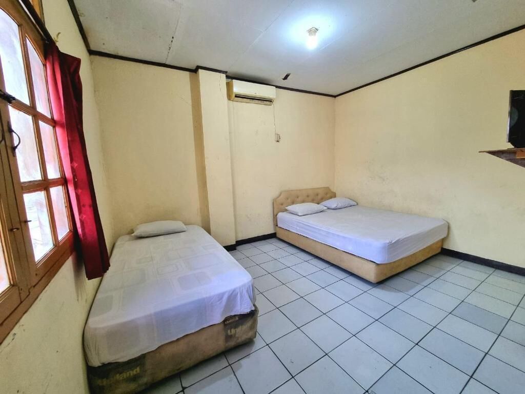 Quarto básico | Escrivaninha, espaço de trabalho para notebook, Wi-Fi de cortesia