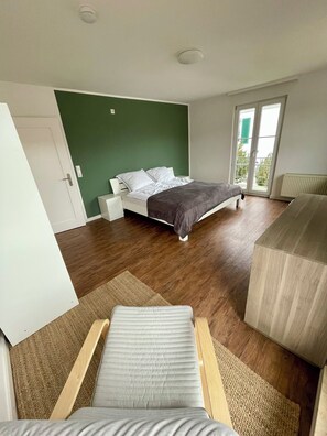 Unclassified image, 5 of 20, button - Urban villa with sunny garden (Aalen)