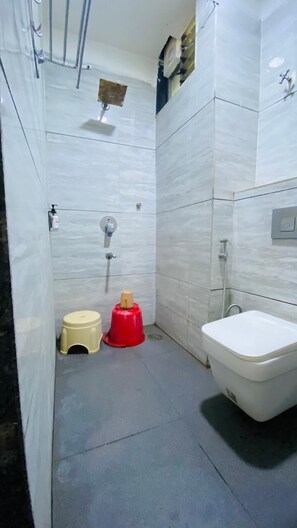 Deluxe Room | Bathroom - The Byke Express - Pishori inn (Indore)