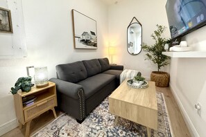 Smart TV - Private 1 bedroom luxury mother-in-law suite close proximity to Midtown Tampa (Tampa)