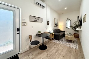 Interior - Private 1 bedroom luxury mother-in-law suite close proximity to Midtown Tampa (Tampa)