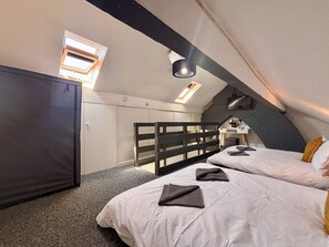 3 habitaciones, tabla de planchar con plancha, wifi y ropa de cama 