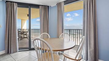 Signature Condo, 3 Bedrooms, Pool Access, Beach View | In-room dining