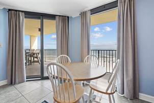 Signature Condo, 3 Bedrooms, Pool Access, Beach View | In-room dining