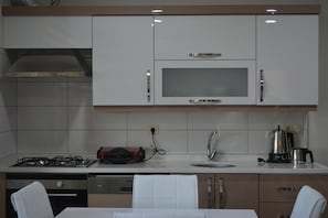 Condo superior | Cozinha privada | Cafeteira/chaleira, chaleira elétrica