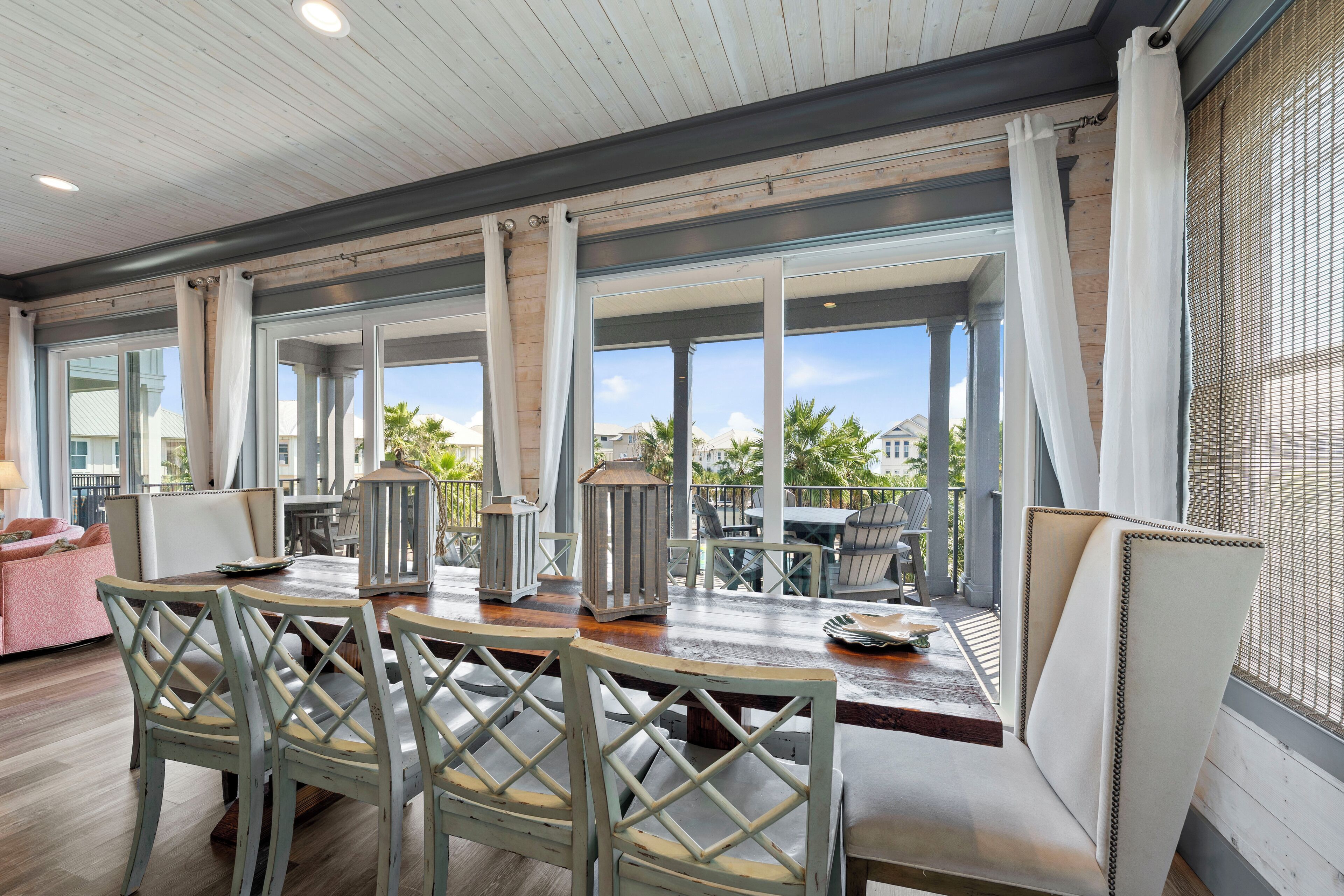 特色独立别墅, 多张床, 阳台, 泳池景观 | 客房内用餐