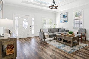 Téléviseur connecté, table de baby-foot