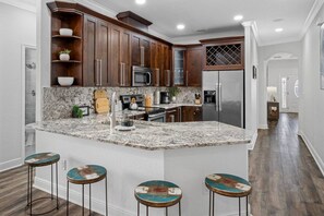 Fridge, microwave, oven, stovetop - Midtown Stay with 2 bedrooms less than a mile from the RJ Stadium (Tampa)