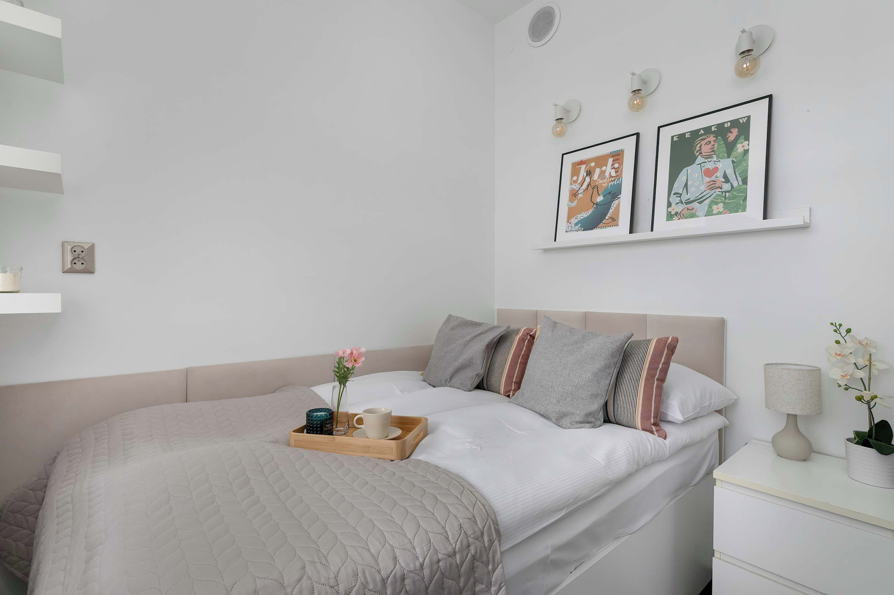 1 Schlafzimmer, Schreibtisch, Bügeleisen/Bügelbrett, Reisekinderbett