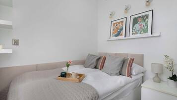 1 Schlafzimmer, Schreibtisch, Bügeleisen/Bügelbrett, Reisekinderbett