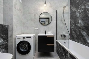 Shower, hair dryer, towels, shampoo - Modern Apartment | Terrace, Parking, Workspace (Wrocław)