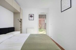 1 bedroom, desk, iron/ironing board, WiFi