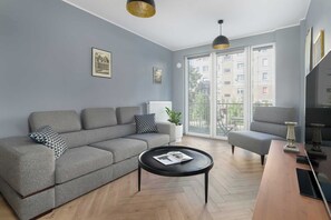 TV, offices - św. Michała 30 Poznań | Elegant Apartment for Remote Work with Balcony (Poznań)