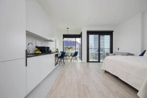 Bureau, fer et planche à repasser, Wi-Fi, draps fournis