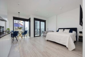 Desk, iron/ironing board, WiFi, bed sheets