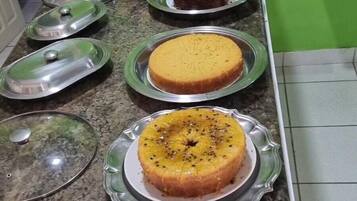 Café da manhã self-service grátis todos os dias