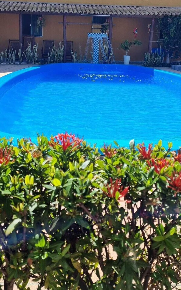 2 outdoor pools