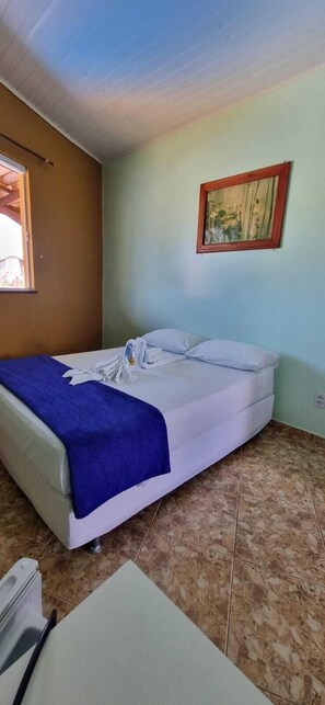 Quarto casal econômico, varanda coberta, vista para a piscina | Wi-Fi de cortesia