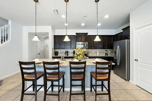 Fridge, microwave, oven, stovetop - Perfect Retreat with Incredible Resort! (Kissimmee)