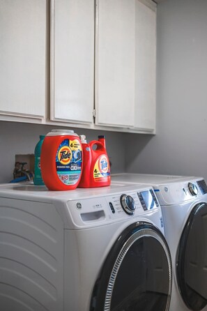 4 عدّة غرف نوم وخدمة الإنترنت