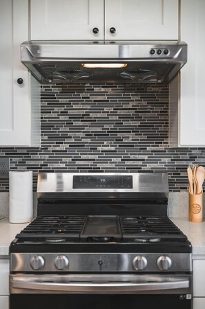 4 عدّة غرف نوم وخدمة الإنترنت