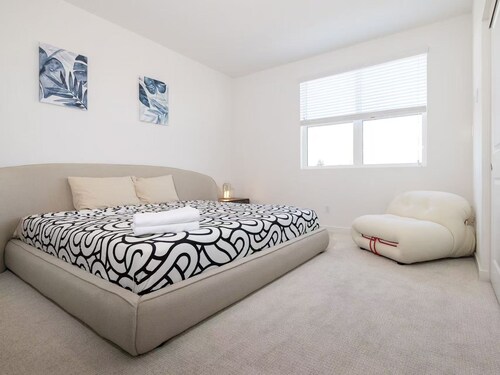 Modern Designer Stay Bright Chic Spacious