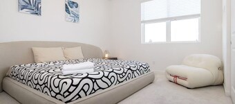 Modern Designer Stay Bright Chic Spacious