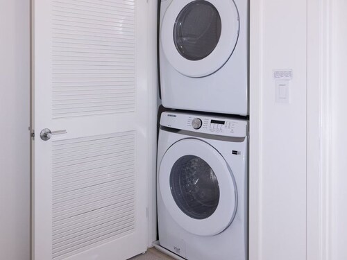 Modern Designer Stay Bright Chic Spacious