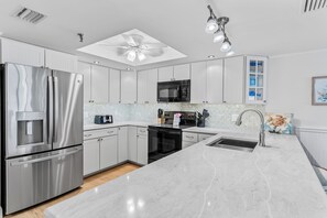 Fridge, microwave, coffee/tea maker, toaster - Sand Dollar 510 is a GOLD rated TOP FLOOR three-bedroom (Indian Shores)