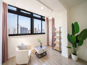 Senior-Apartment, 5 Schlafzimmer, Stadtblick | Kostenloses WLAN, Bettwäsche