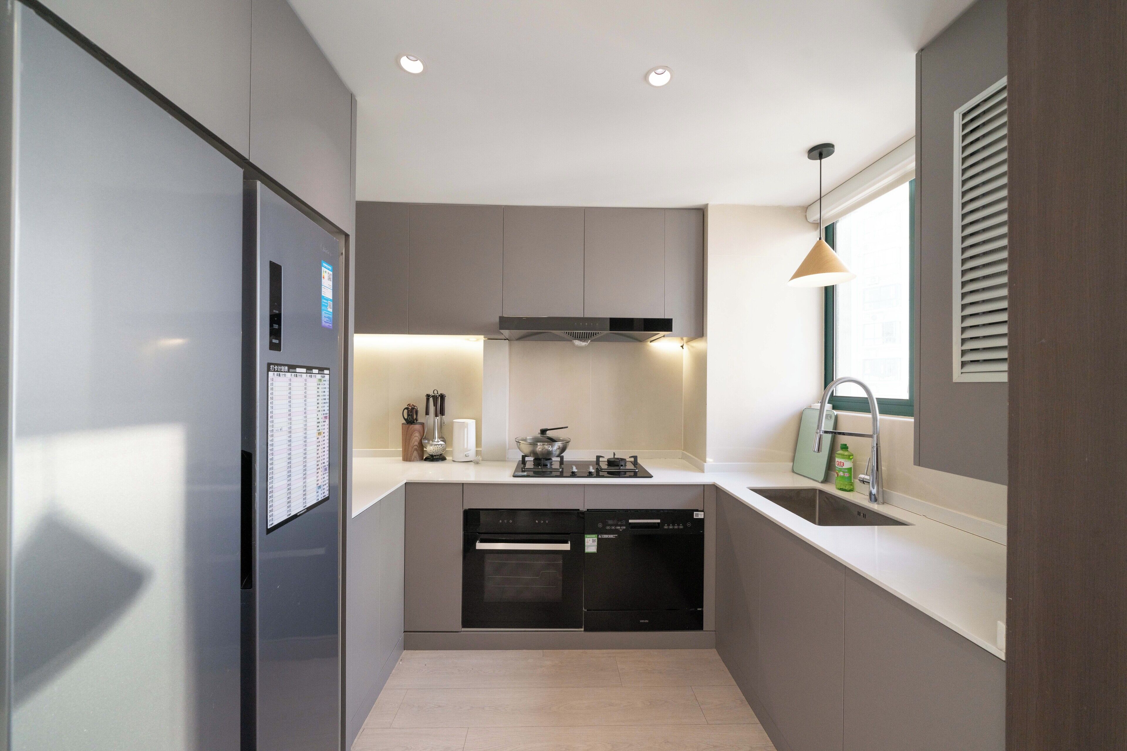 Senior-lejlighed - 3 soveværelser - køkken | Lydisolering, gratis Wi-Fi, sengetøj