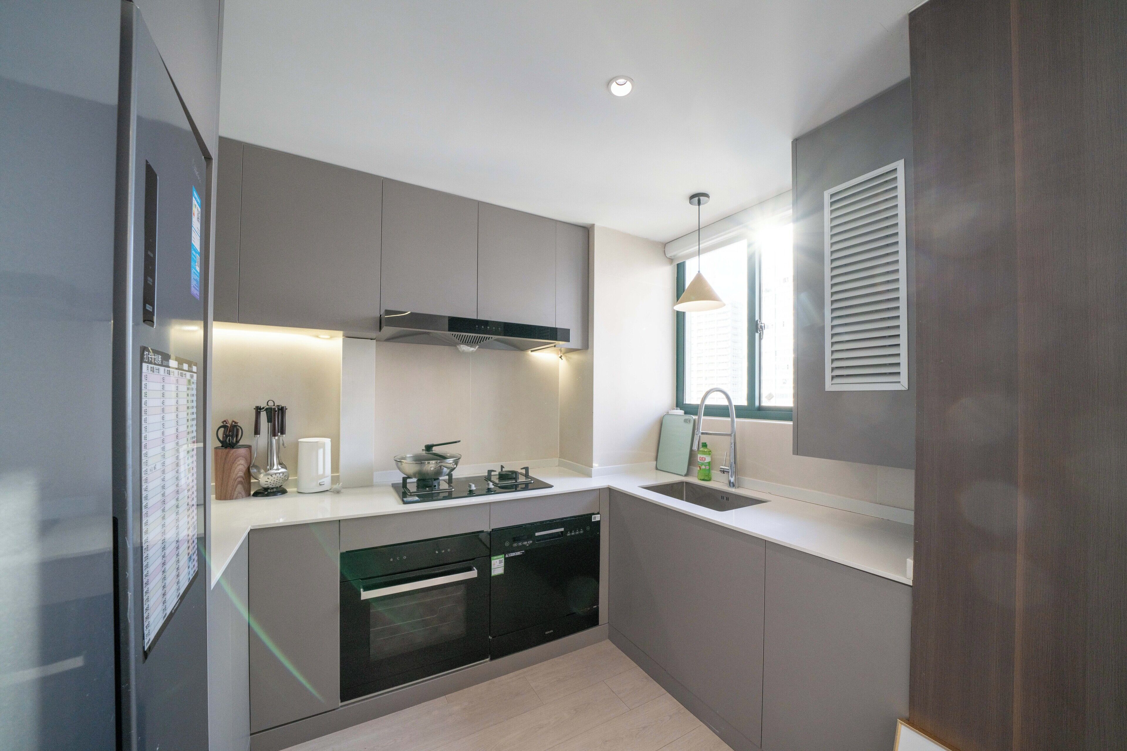 Departamento senior, 3 habitaciones, cocina | Insonorización, wifi gratis y ropa de cama 