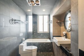 A modern bathroom with a bathtub, toilet, and sink. - Book and Bed-Lujiabang (Shanghai)