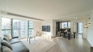 Senior Apartment, 3 Bedrooms, Kitchen | Free WiFi, bed sheets