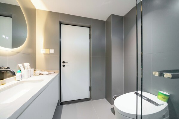 Senior Apartment, 3 Bedrooms, Kitchen | Soundproofing, WiFi (free), bed sheets - Book and Bed-Lujiabang (Shanghai)
