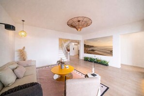 Apartamento sénior, 6 habitaciones, cocina | Sala de estar