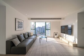 Senior Apartment, 3 Bedrooms, Kitchen | Soundproofing, free WiFi, bed sheets