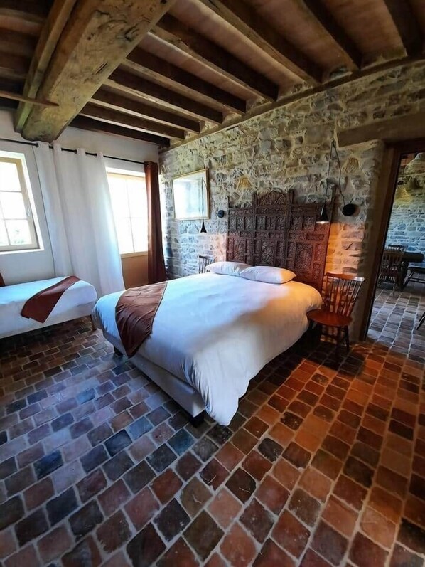 3 bedrooms, WiFi, bed sheets