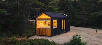 Aurora Nook-Cabin w/Shower & Queen Bed