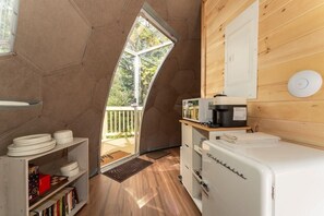 Interior - Nova Nook-Mirror Dome with Private Bathroom (Sullivan)