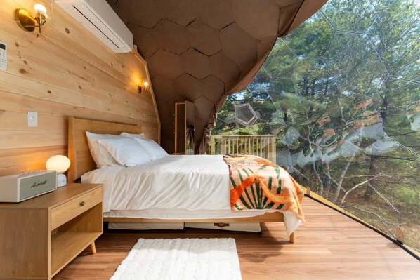 1 bedroom, WiFi, bed sheets - Nova Nook-Mirror Dome with Private Bathroom (Sullivan)