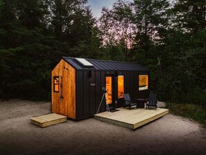Exterior - Vesta Nook! With Shower, Queen Bed & pullout sofa (Sullivan)