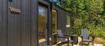 Vesta Nook! With Shower, Queen Bed & pullout sofa