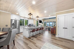 Dining - Lumen Bay House-Ocean Pure (Lamoine)