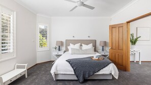 5 bedrooms, iron/ironing board, free WiFi, bed sheets